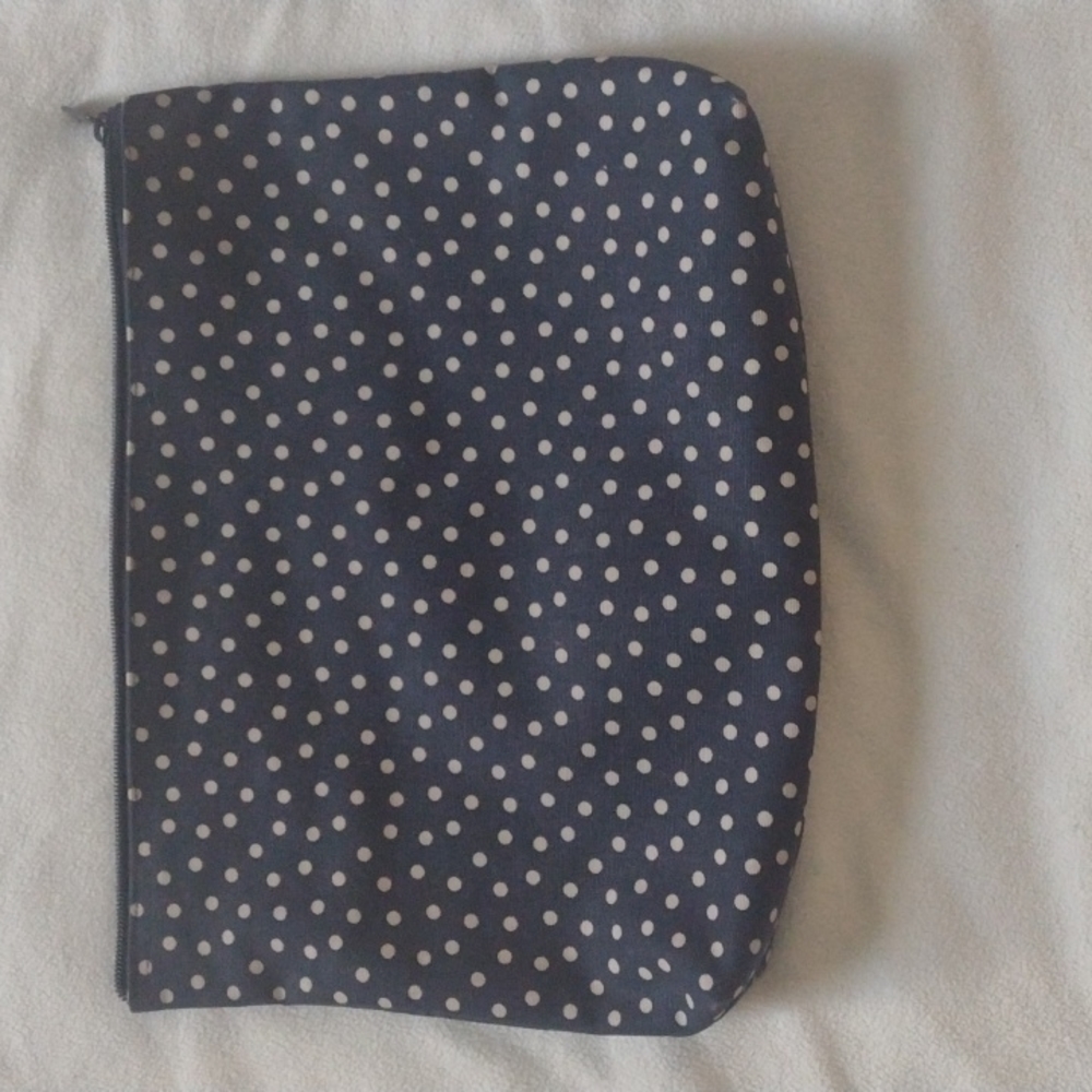 Thirty One Zip cosmetic bag.